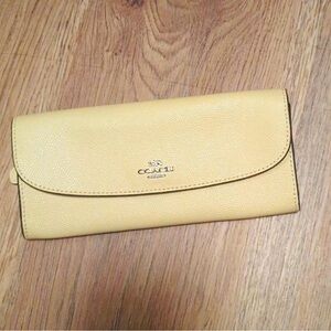 NWOT Coach Long Leather Wallet Yellow Color